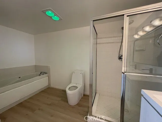 Sherman Oaks, California 91423, United States, 2 Bedrooms Bedrooms, ,3 BathroomsBathrooms,Residential,Active,234354