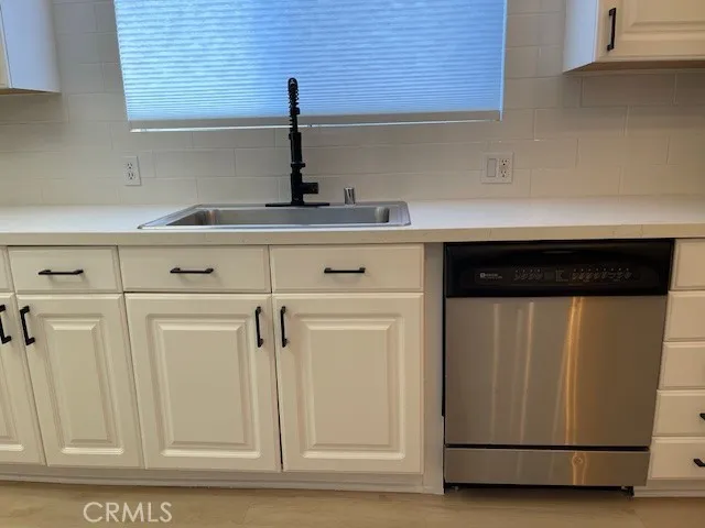 Sherman Oaks, California 91423, United States, 2 Bedrooms Bedrooms, ,3 BathroomsBathrooms,Residential,Active,234354