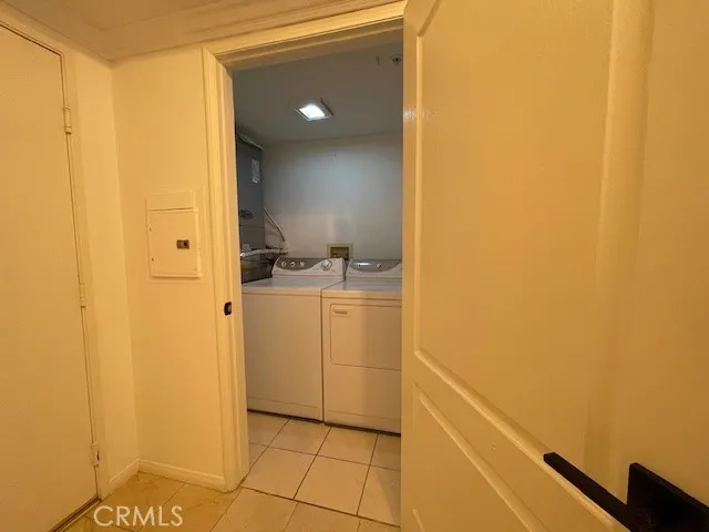 Sherman Oaks, California 91423, United States, 2 Bedrooms Bedrooms, ,3 BathroomsBathrooms,Residential,Active,234354