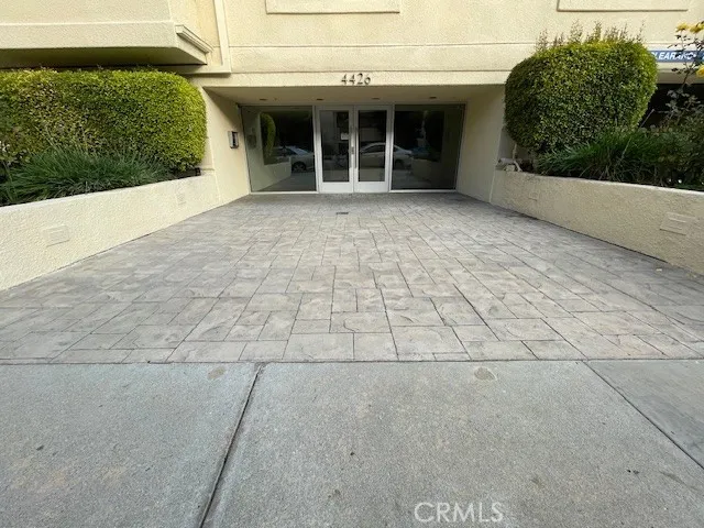 Sherman Oaks, California 91423, United States, 2 Bedrooms Bedrooms, ,3 BathroomsBathrooms,Residential,Active,234354