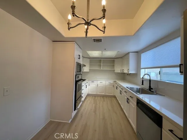 Sherman Oaks, California 91423, United States, 2 Bedrooms Bedrooms, ,3 BathroomsBathrooms,Residential,Active,234354