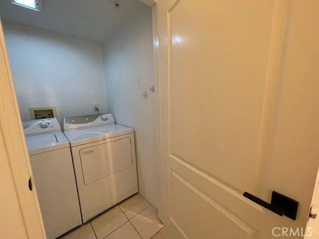 Sherman Oaks, California 91423, United States, 2 Bedrooms Bedrooms, ,3 BathroomsBathrooms,Residential,Active,234354