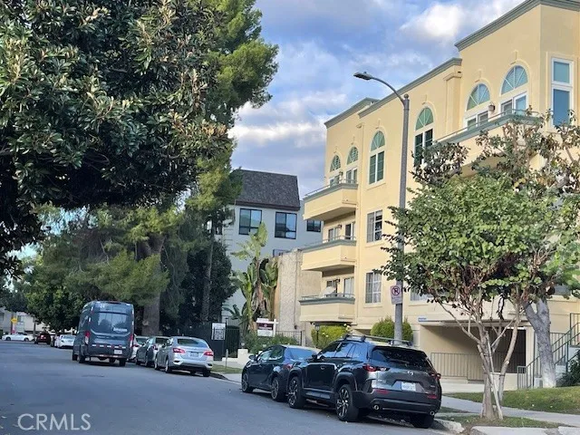 Sherman Oaks, California 91423, United States, 2 Bedrooms Bedrooms, ,3 BathroomsBathrooms,Residential,Active,234354