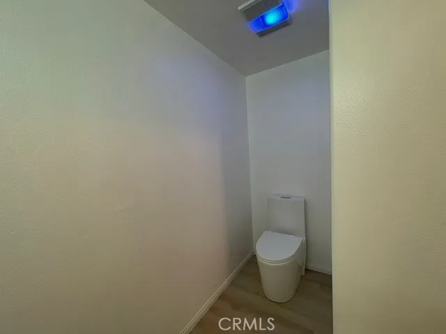 Sherman Oaks, California 91423, United States, 2 Bedrooms Bedrooms, ,3 BathroomsBathrooms,Residential,Active,234354