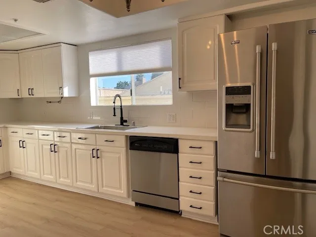 Sherman Oaks, California 91423, United States, 2 Bedrooms Bedrooms, ,3 BathroomsBathrooms,Residential,Active,234354