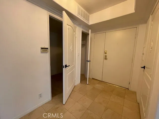 Sherman Oaks, California 91423, United States, 2 Bedrooms Bedrooms, ,3 BathroomsBathrooms,Residential,Active,234354