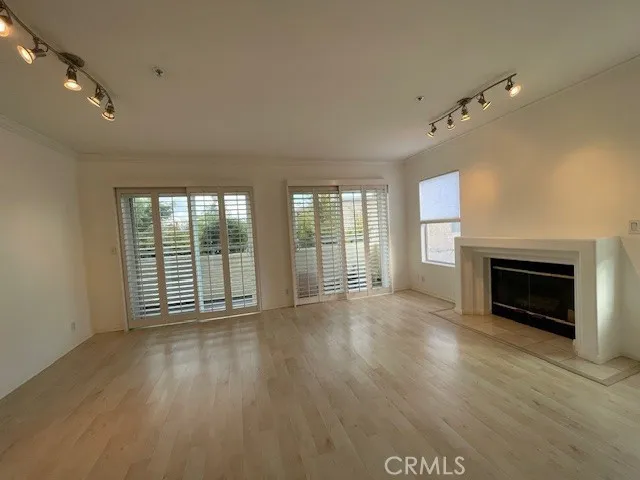 Sherman Oaks, California 91423, United States, 2 Bedrooms Bedrooms, ,3 BathroomsBathrooms,Residential,Active,234354