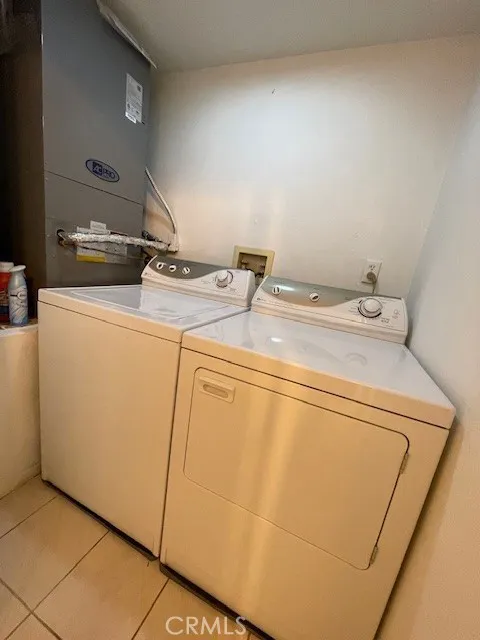 Sherman Oaks, California 91423, United States, 2 Bedrooms Bedrooms, ,3 BathroomsBathrooms,Residential,Active,234354