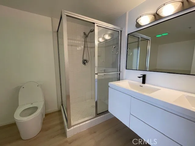 Sherman Oaks, California 91423, United States, 2 Bedrooms Bedrooms, ,3 BathroomsBathrooms,Residential,Active,234354