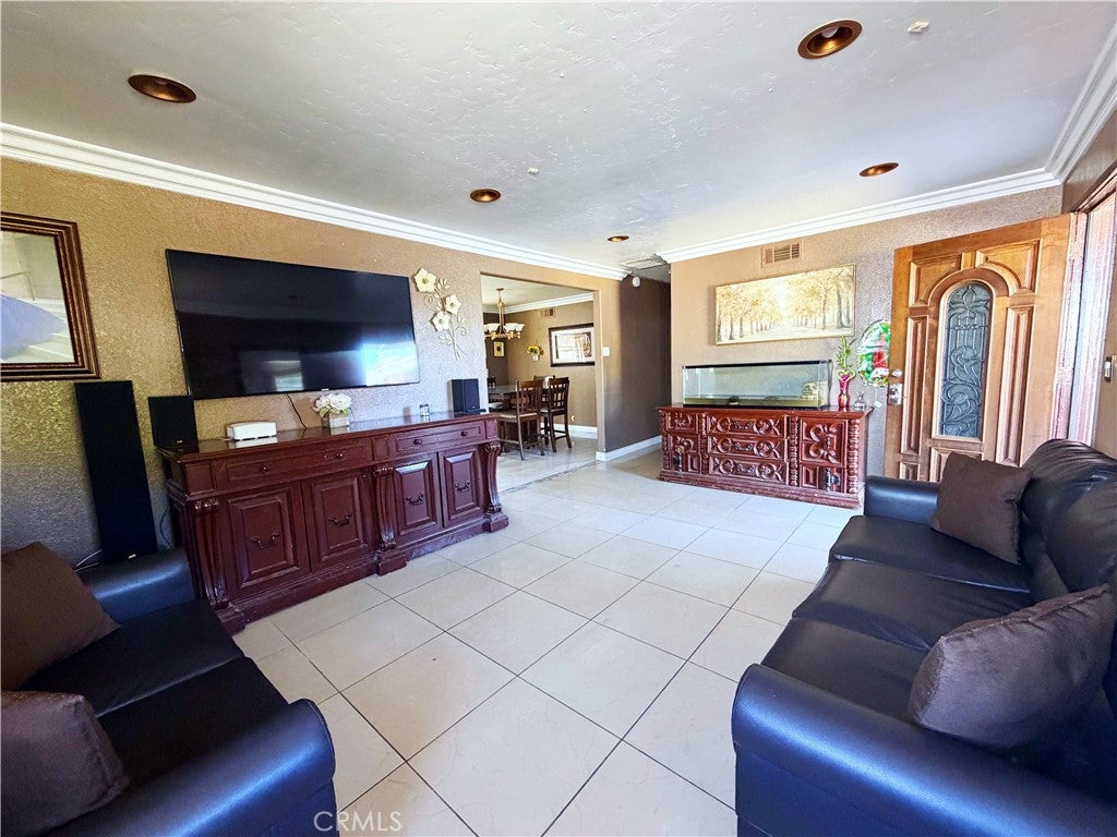 302 E Avenue R11