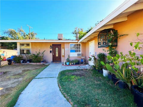 Photo of 302 E Avenue R11, Palmdale, CA 93550 (MLS # SR26166667)