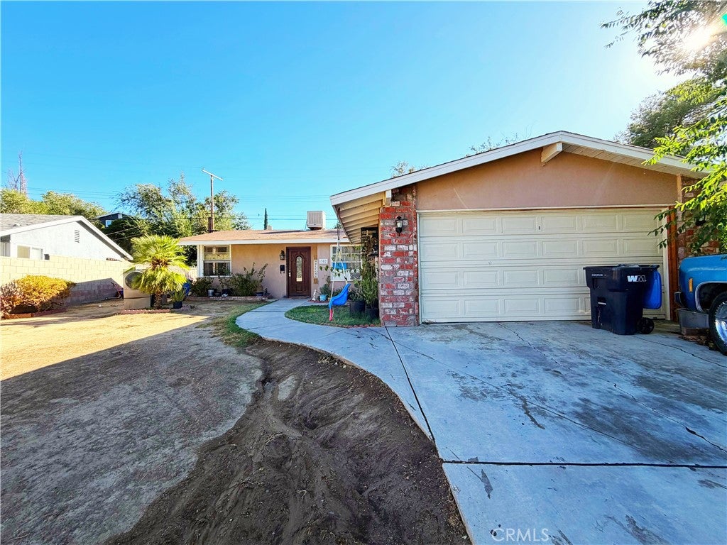 302 E Avenue R11
