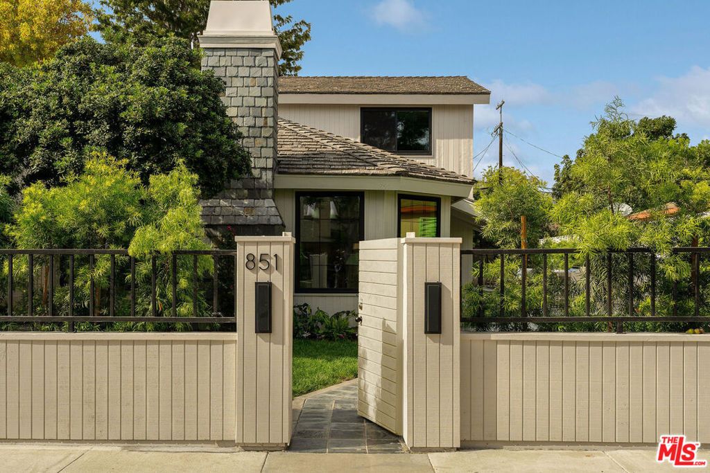 Photo of 851 Dickson Street, Marina Del Rey, CA 90292 (MLS # 25607267)