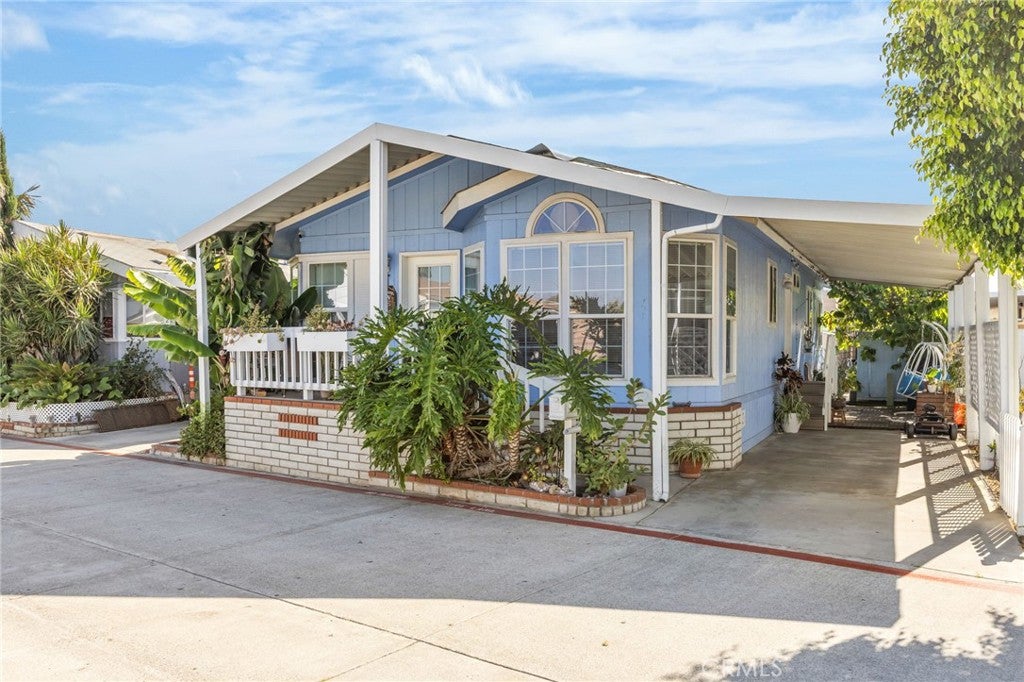 122 S Colombo Lane 77