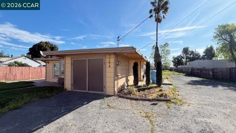 Photo of 5284 Elm Ln Ln, Oakley, CA 94561 (MLS # 41128138)