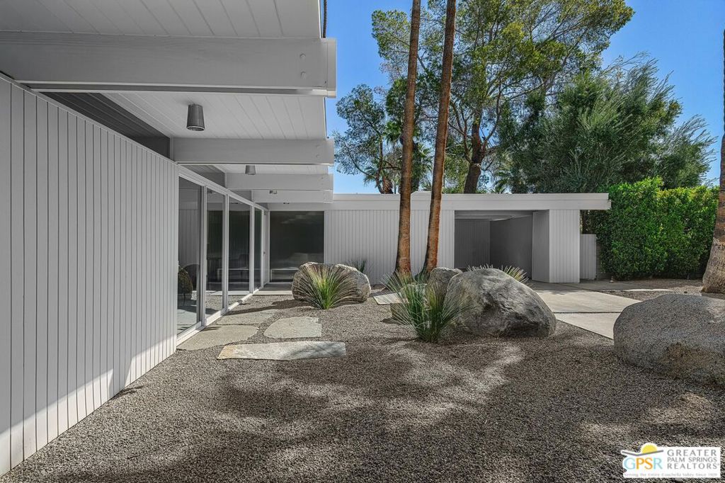 1272 E Verbena Drive