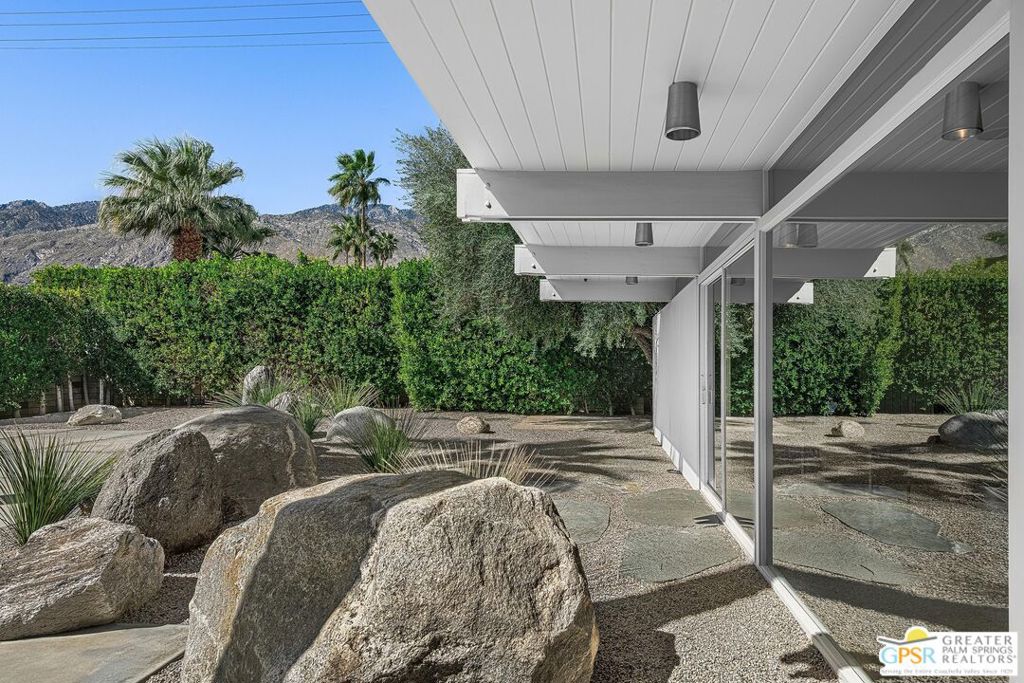 1272 E Verbena Drive