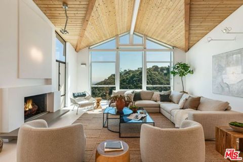 1063 Stradella Road Los Angeles CA 90077