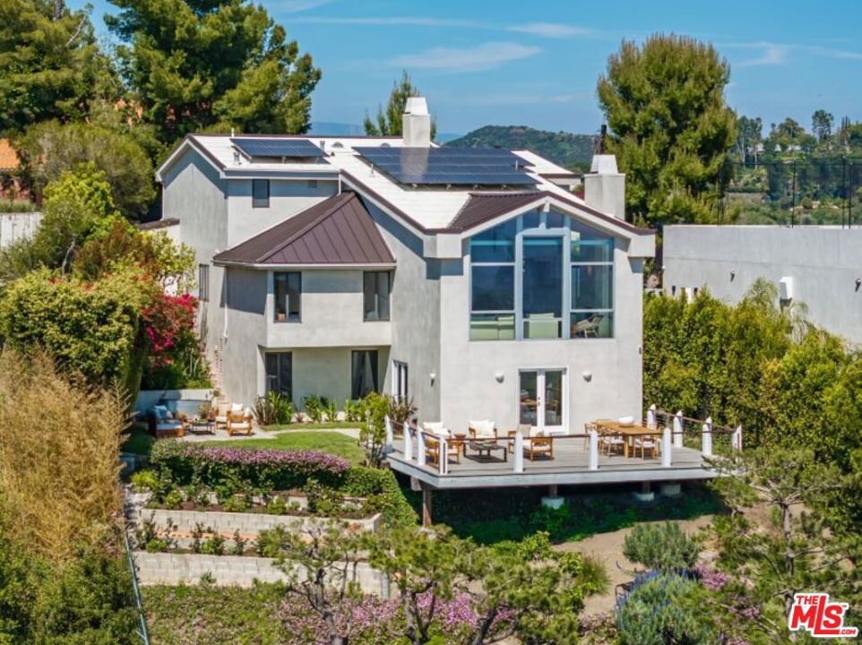 1063 Stradella Road