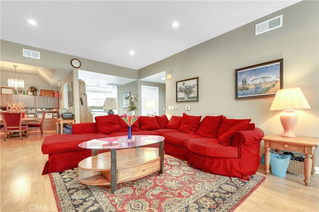 Photo of 10511 Ashton Avenue #101, Los Angeles, CA 90024 (MLS # DW25112931)
