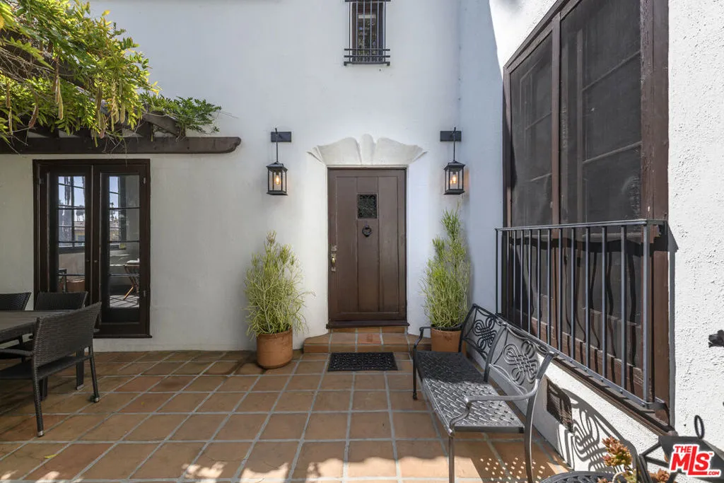 Los Angeles, California 90027, United States, 4 Bedrooms Bedrooms, ,4 BathroomsBathrooms,Residential,Active,116675