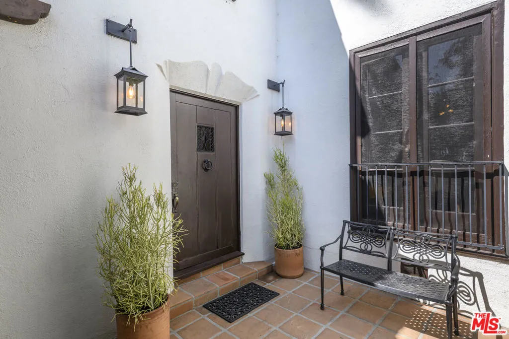 Los Angeles, California 90027, United States, 4 Bedrooms Bedrooms, ,4 BathroomsBathrooms,Residential,Active,116675