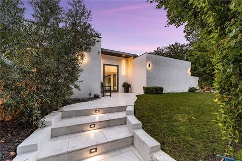 Photo of 912 Honeywood RD, Los Angeles, CA 90049 (MLS # OC26102513)
