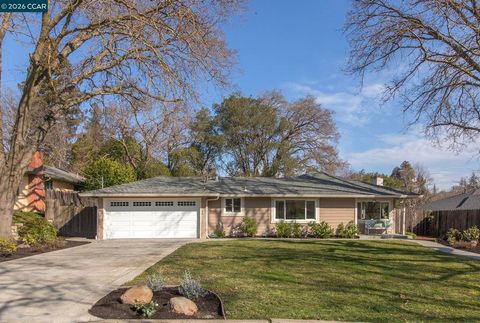 Photo of 3300 Betty Ln Ln, Lafayette, CA 94549 (MLS # 41123419)