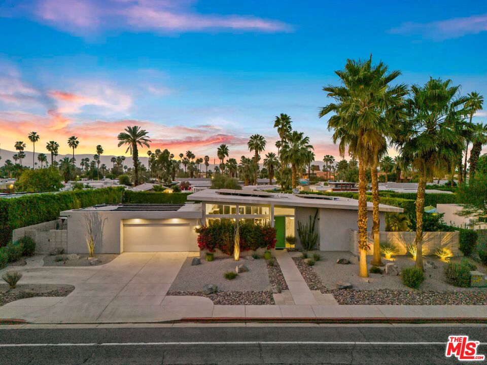 1570 E Sunny Dunes Road