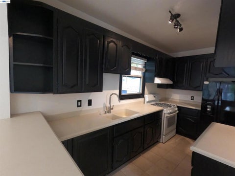 Photo of 692 45Th St, Oakland, CA 94609 (MLS # 41145113)
