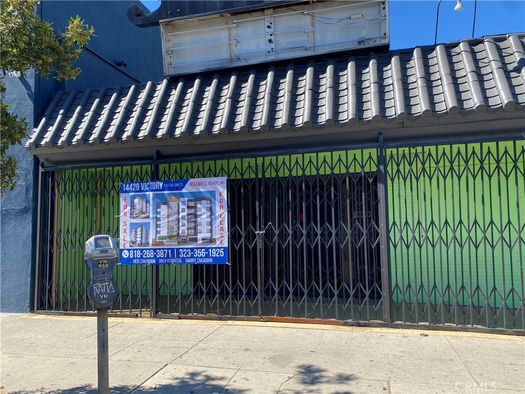 Great busy area of Van Nuys Busniness District. Currently, none-operating restaurant with all furniture and kitchen equipment ready to run a restaurant. The property is also suitable to built 40 up to 50 units, 5 story hight. Property is zoned C2 tier 4, lot size 13,000 sqft. building size 3,700 sqft. Great for investors / builders . Blue print available, Phase 1 and soil report completed. Great opportunity to run as a restaurant or to re-build. Call for more details.
