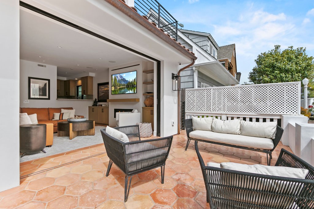 2126 Miramar Drive