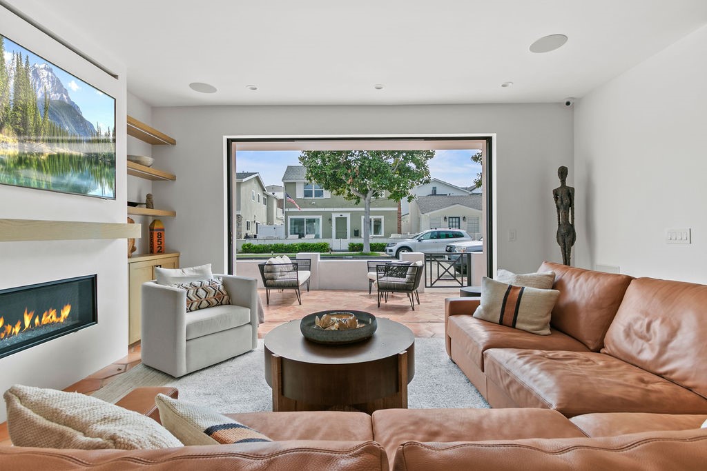 2126 Miramar Drive