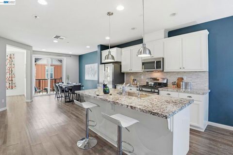 Photo of 2332 Carbondale Way Way, Dublin, CA 94568 (MLS # 41131118)