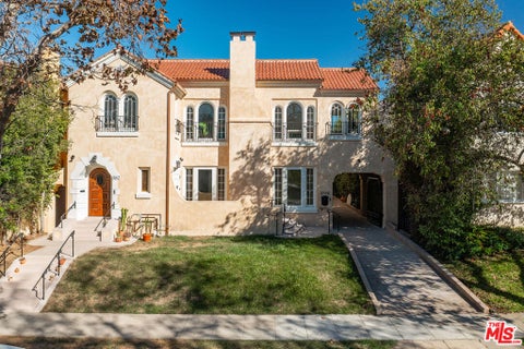 Photo of 358 N Orange Drive, Los Angeles, CA 90036 (MLS # 26102925)