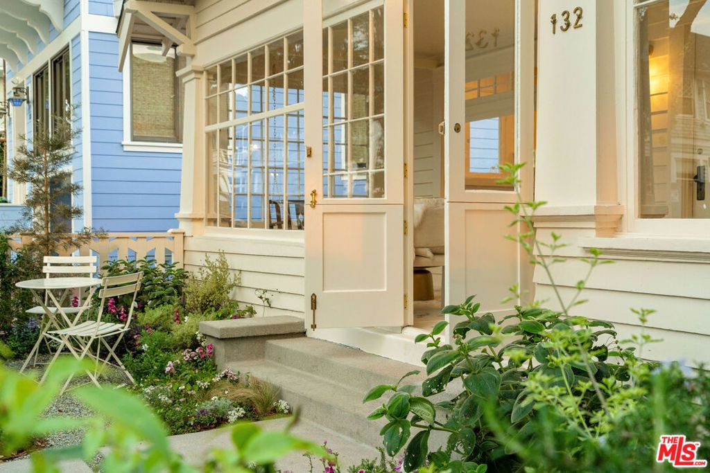 Photo of 132 Wadsworth Avenue, Santa Monica, CA 90405 (MLS # 23340751)