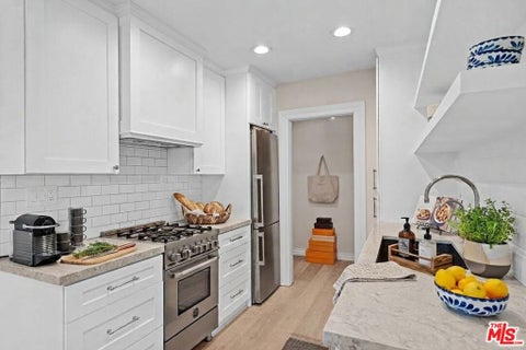 Tiny photo for 1024 5th Street #6, Santa Monica, CA 90403 (MLS # 26997347)