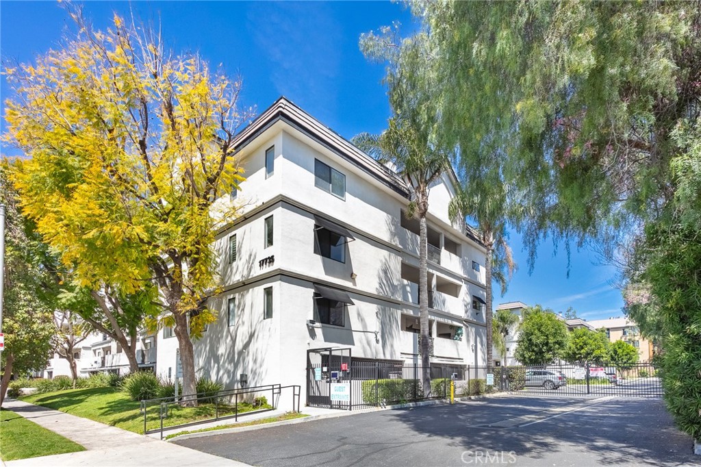 Welcome to this spacious and well-appointed single level 2 beds/2 baths condo, offering a serene retreat within a vibrant community. As you step through the formal entrance, you're greeted by a light-filled living space, adorned with large windows and a large balcony that runs the length of the unit. The heart of this home is the spacious eat-in kitchen, boasting granite countertops and plenty of storage. Two generously sized primary bedrooms, each with its own en-suite, are located on opposite sides of the unit for maximum privacy, offer ample accommodation and convenience. In each primary bedroom, you'll discover not one, but two closets, including a generously sized walk-in closet, providing plenty of storage space. Recent UPGRADES include fresh paint throughout the unit, new heating pump, new refrigerator and garbage disposal, as well as new vanities, quartz countertops, sinks, and faucets in both bathrooms. For added convenience, this condo comes with access to resort-like amenities, including a pool, spa, and sun deck, perfect for leisurely afternoons in the sun. Stay active in the well-equipped gym, offering panoramic views of the pool area. Relax in a sauna. Additional features include two side-by-side parking spots in the secured underground garage, large storage room, gated access to the community and code access to the building. Welcome home!