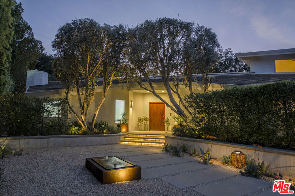 3833 Hayvenhurst Drive