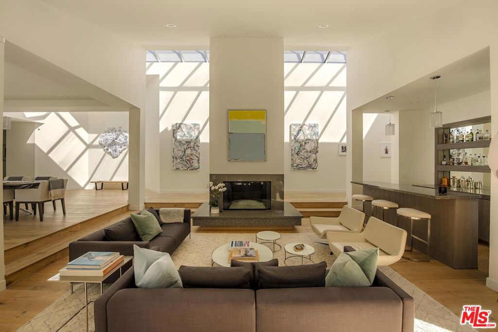 3833 Hayvenhurst Drive