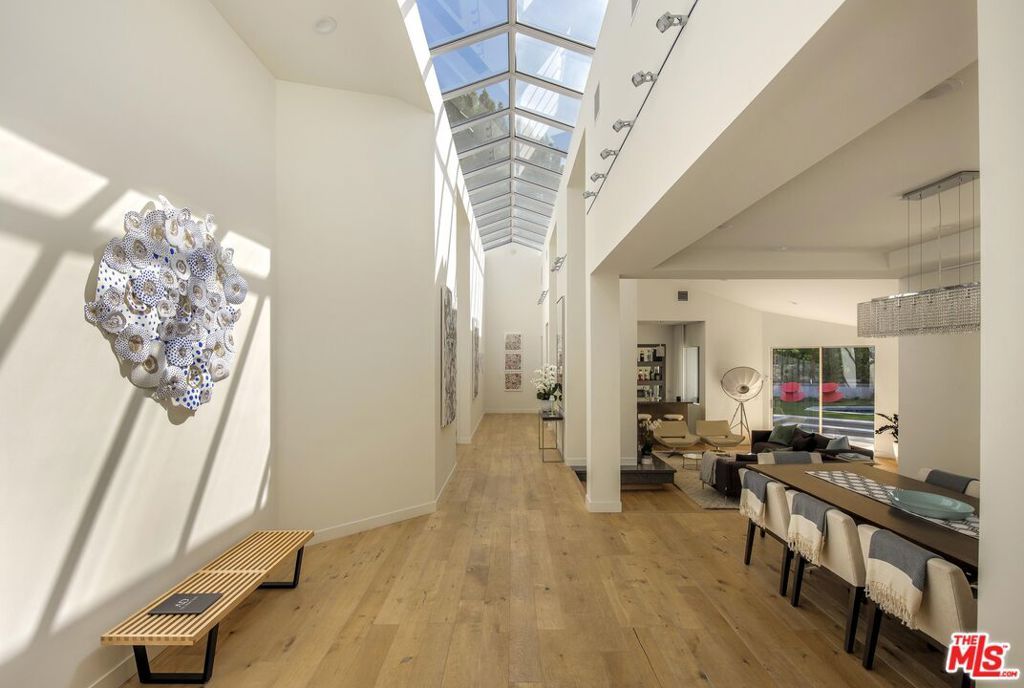 Photo of 3833 Hayvenhurst Drive, Encino, CA 91436 (MLS # 26668889)