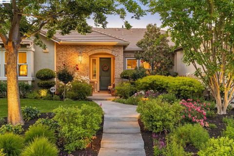 Photo of 2205 Cameron Cir CIR, Pleasanton, CA 94588 (MLS # 41133438)