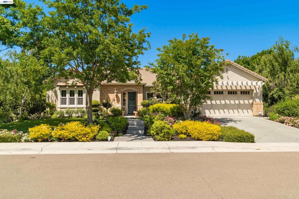 2205 Cameron Cir