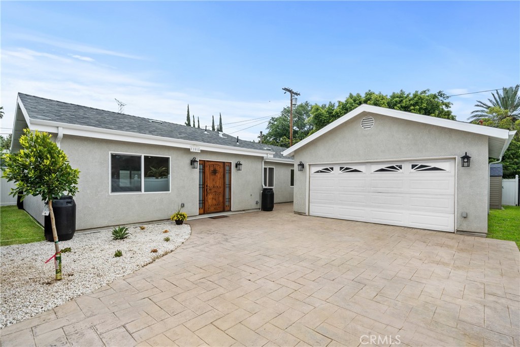 Beautifully Updated Home in Mission Hills, Spacious, Bright & Private! Discover this stunningly remodeled home nestled in the heart of Mission Hills. 3 bedrooms and 2 bathrooms, Plus a 2-car garage. Huge driveway with a gate opener.
Open floor plan, the gourmet kitchen is a true showstopper with a large waterfall-edge quartz island, brand-new cabinets, and abundant storage. All of the appliances are included: Washer and Dryer, Refrigerator, Dishwasher, Stove, and Microwave. Enjoy newer flooring throughout, generously sized bathrooms, a spacious living room, and a welcoming dining area perfect for entertaining. The primary bedroom offers an ensuite bath and an oversized walk-in closet. The home is filled with natural light and upgraded with new LED lighting, newer central air and heat, and fresh interior and exterior paint. Additional highlights include: A large laundry room with washer and gas dryer included, A private backyard with fruit trees. Secluded setting on a spacious 10,000 sq ft lot, this is a Back House.
Conveniently located just 14 minutes from Burbank, with easy access to the 405 freeway, 5, and 118. Close to the Olivo Shopping Center, Starbucks, Schools, Restaurants, and Major freeways. Your peaceful retreat in the city awaits!