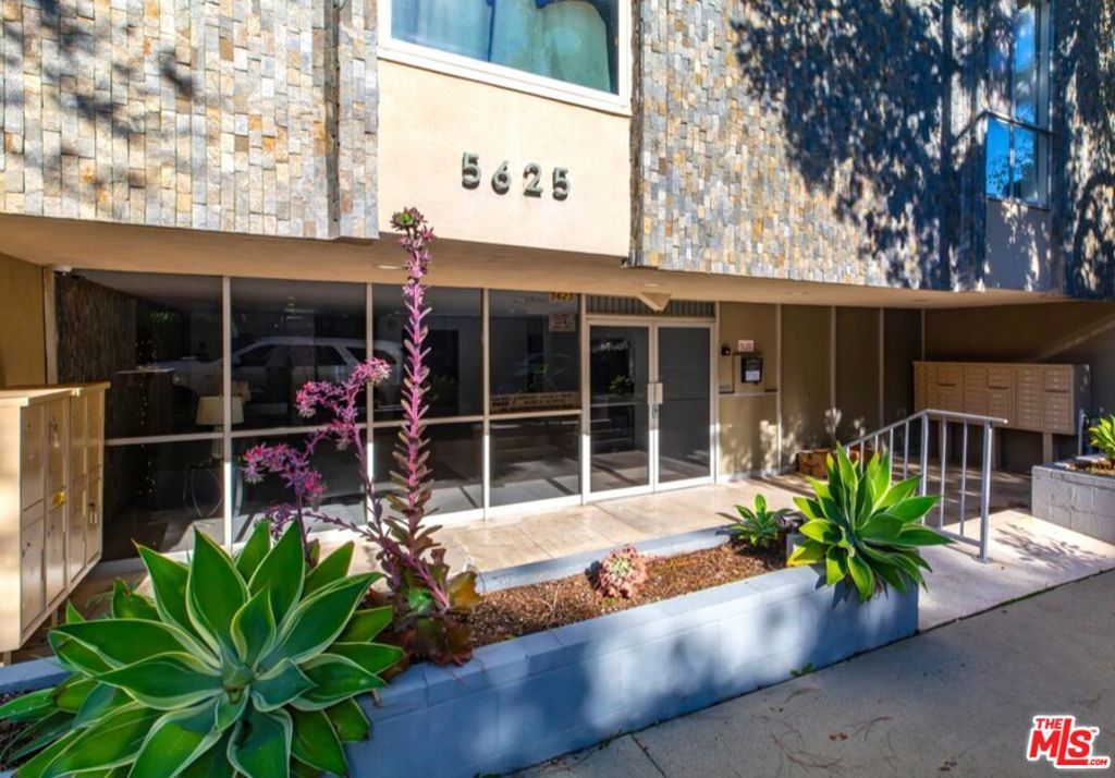 Photo of 5625 Windsor Way #110, Culver City, CA 90230 (MLS # 25631107)