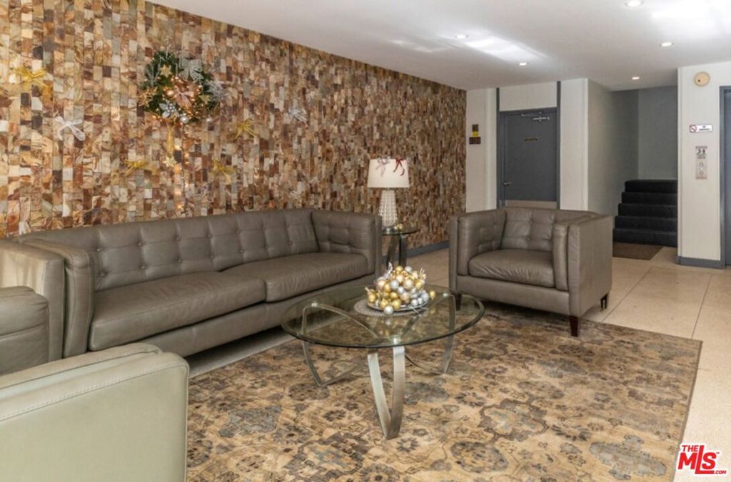 Photo of 5625 Windsor Way #110, Culver City, CA 90230 (MLS # 25631107)