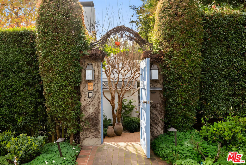 11948 S Saltair Terrace