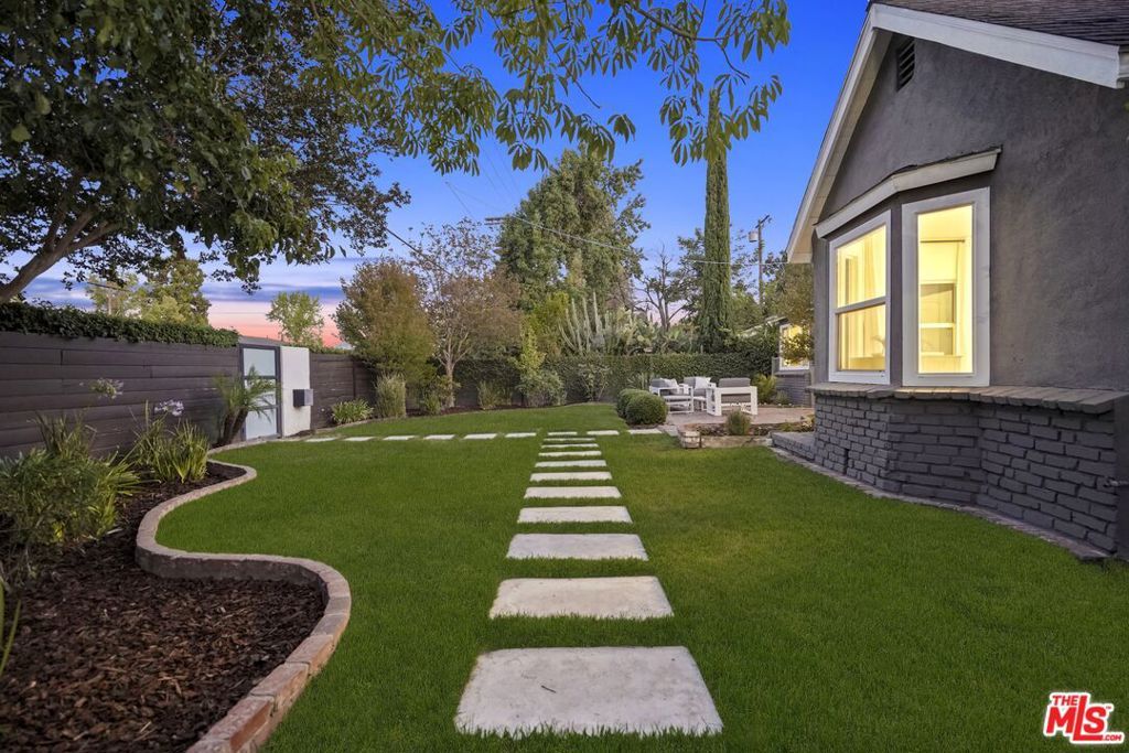 Photo of 11708 Huston Street, Valley Village, CA 91607 (MLS # 25579875)