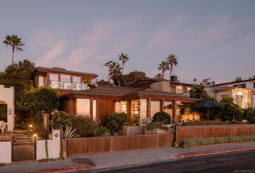 6621 Neptune Place