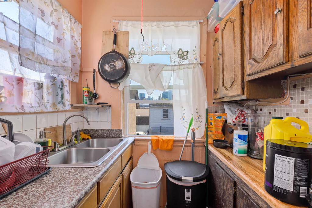 WEST OAK - Residential Income